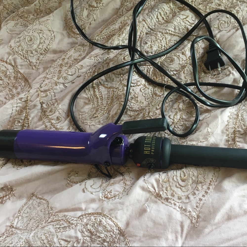 HOT TOOLS Curling Iron. New.